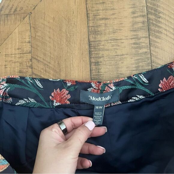 NWT ModCloth Winsome Encounter A Line Floral Skirt Women’s Size 16W Pockets - Picture 9 of 9